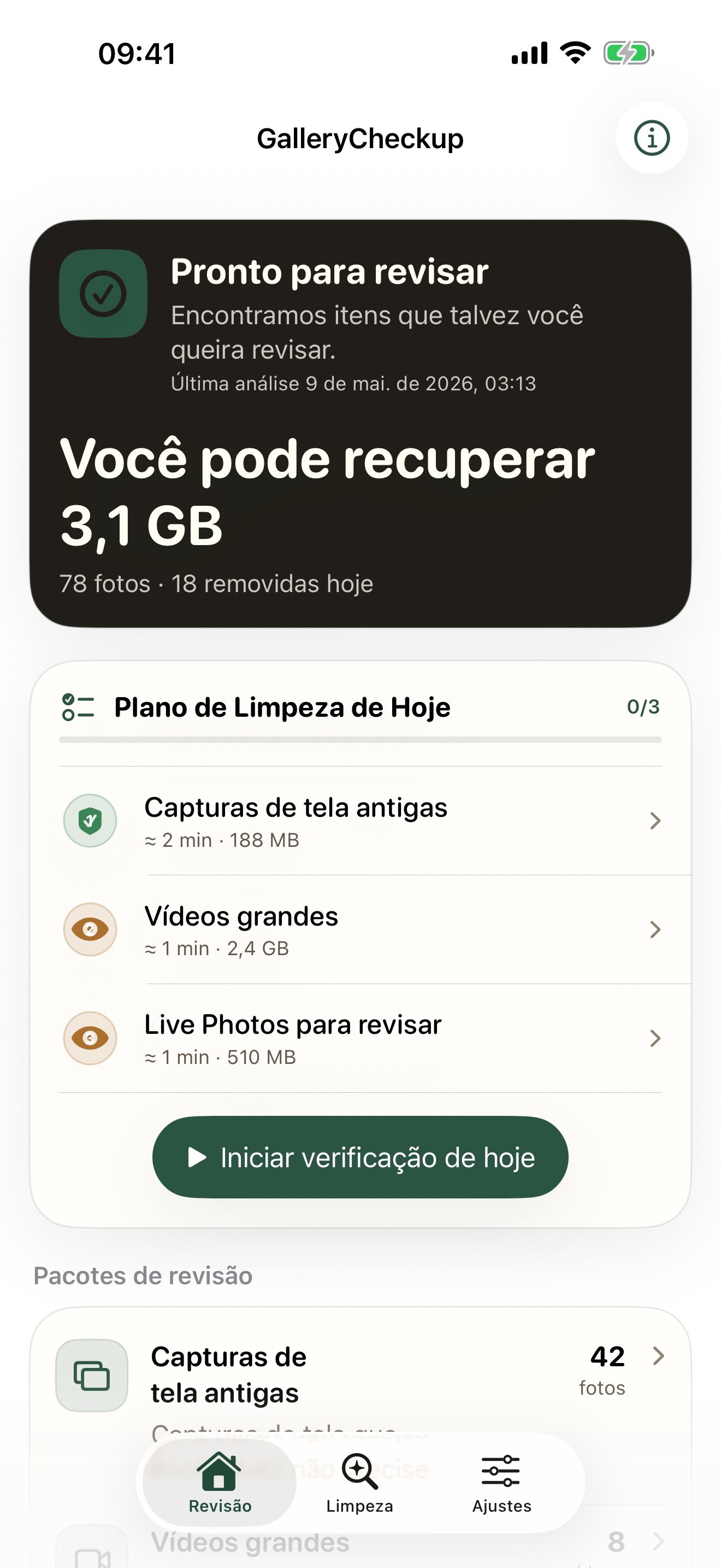 Capturas de tela do Gallery Checkup no iPhone e iPad mostrando acesso às fotos, pacotes de revisão e controles de revisão uma foto por vez.
